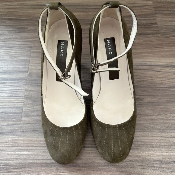 Marc Jacobs Green Suede Mary Jane  Pumps with Ankle Strap Size  6M - Picture 2 of 8